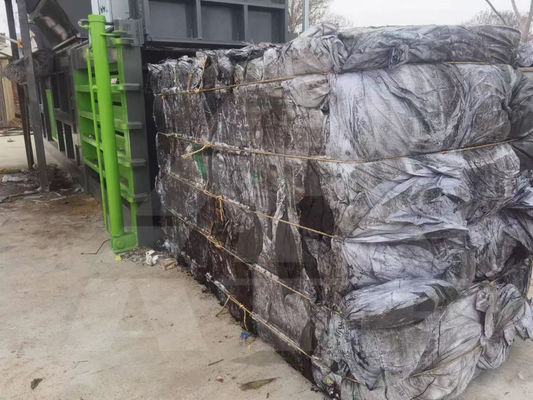 Αυτόματη λειτουργία Απορρίμματα χαρτονιού Πίεση Baler για πλαστικά μπουκάλια ρούχα Κουτιά κατοικίδια ζώα