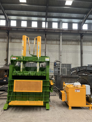 650 KG Vertical Baler Αειφόρος λύση για τα απόβλητα χαρτιού, ελαστικά, καουτσούκ και σκληρό πλαστικό