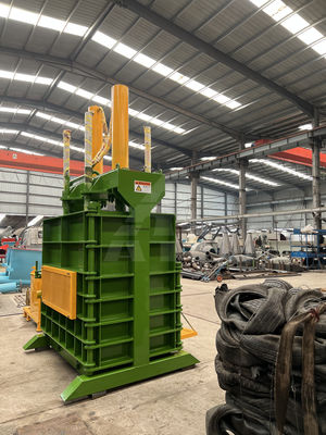 650 KG Vertical Baler Αειφόρος λύση για τα απόβλητα χαρτιού, ελαστικά, καουτσούκ και σκληρό πλαστικό