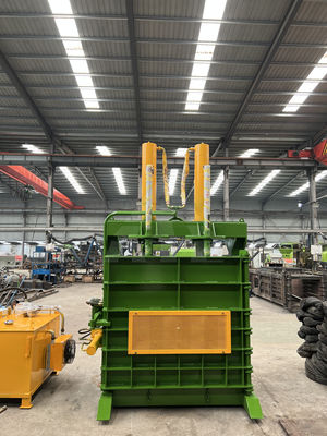 650 KG Vertical Baler Αειφόρος λύση για τα απόβλητα χαρτιού, ελαστικά, καουτσούκ και σκληρό πλαστικό
