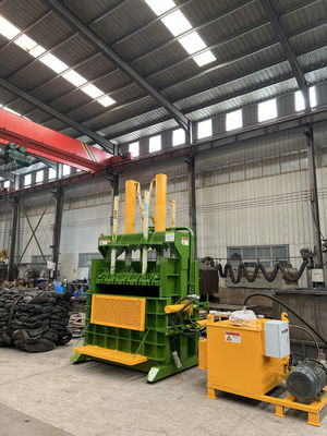 650 KG Vertical Baler Αειφόρος λύση για τα απόβλητα χαρτιού, ελαστικά, καουτσούκ και σκληρό πλαστικό
