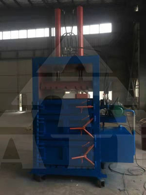 650 KG χωρητικότητα πλαστική σακούλα μπουκάλι κονσέρβες απορριμμάτων συσκευή συσκευασίας για τον πελάτη Bale πυκνότητα
