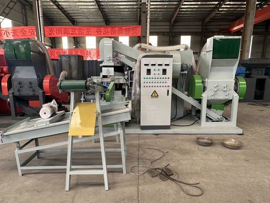 Μηχανή ανακύκλωσης σύρματος χαλκού 3000L / H Granulator καλωδίου χαλκού αυτόματη μηχανή ξηρού ρυζιού χαλκού