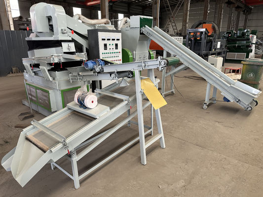 Μηχανή ανακύκλωσης σύρματος χαλκού 3000L / H Granulator καλωδίου χαλκού αυτόματη μηχανή ξηρού ρυζιού χαλκού