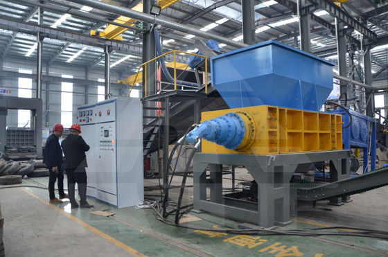 Μεγάλο διπλό άξονα Shredder για τα απορρίμματα ελαστικών Προσαρμοσμένο ελαστικό ελαστικής ανακύκλωσης τάσης