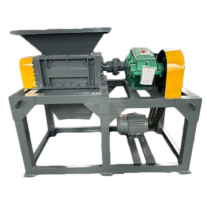 Υποστήριξη προσαρμογής πλαστικού Mini Double Shaft Shredder Wood Shredder Machine από τη Famous Motor